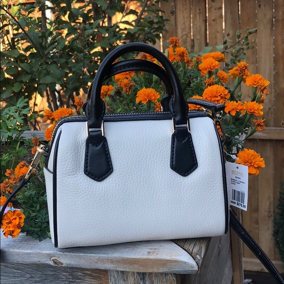 SALE 💥Michael Kors Bedford+ Mini Duffle Crossbody - Picture 3 of 6